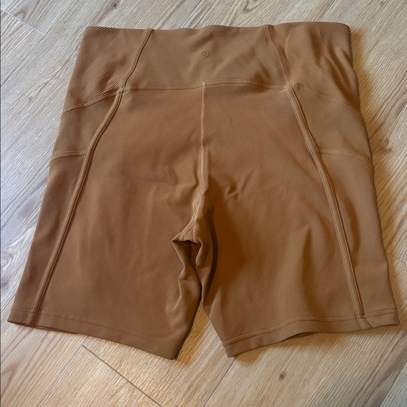 “Butternut Brown” 8 inch high rise ribbed, yoga short size 14 - Picture 2 of 4
